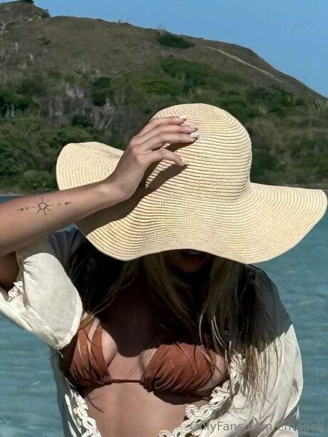 Emadoll onlyfans sexy