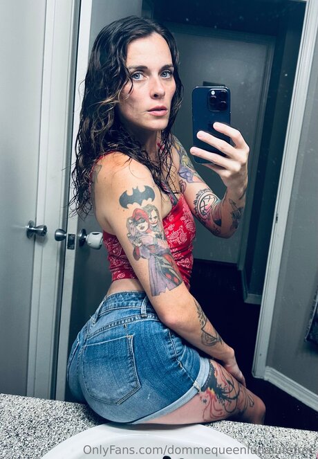 Dommequeenlunalurefree onlyfans model images