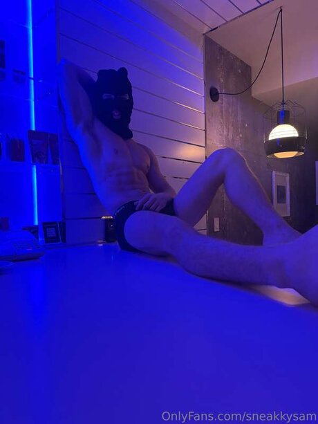 Sneakkysam desnuda onlyfans