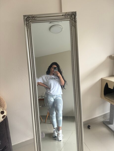 Nellafrietti onlyfans