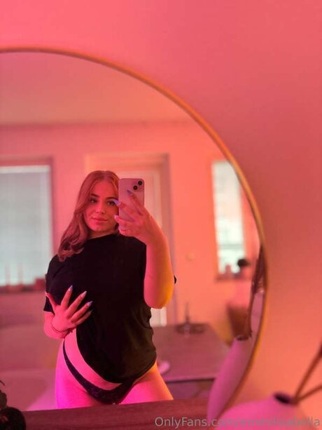 Emmiiisabella naked onlyfans leaks