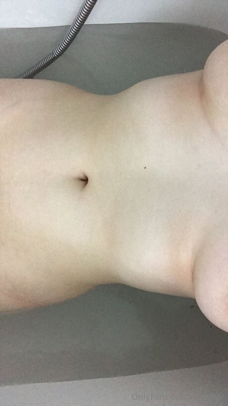 Lilleniller onlyfans model photo