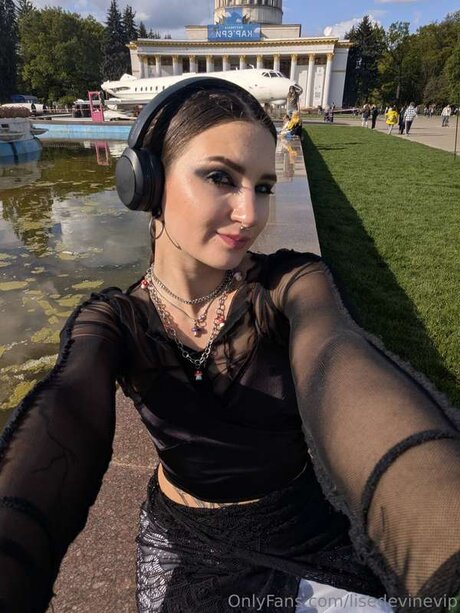 Lisedevinevip onlyfans model photo