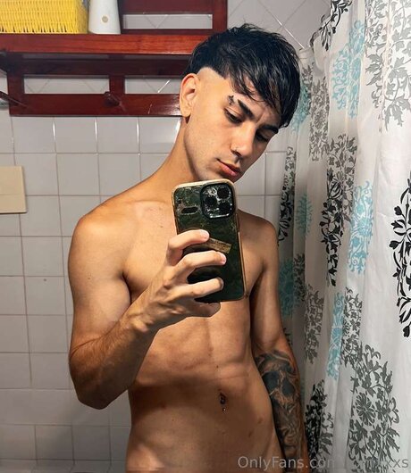 Tomxxxs onlyfans nude content