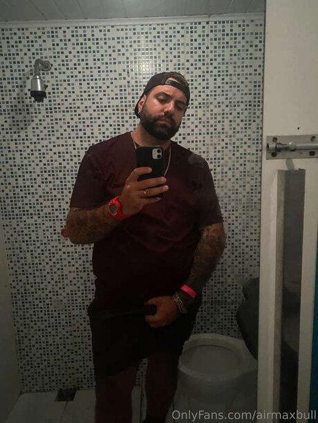 Airmaxbull leaked nudes onlyfans