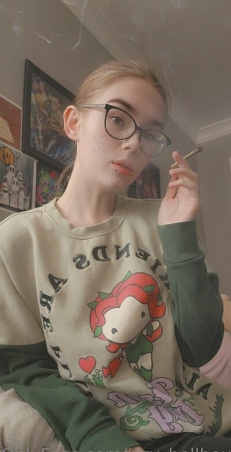 izzy hellbourne onlyfans naked