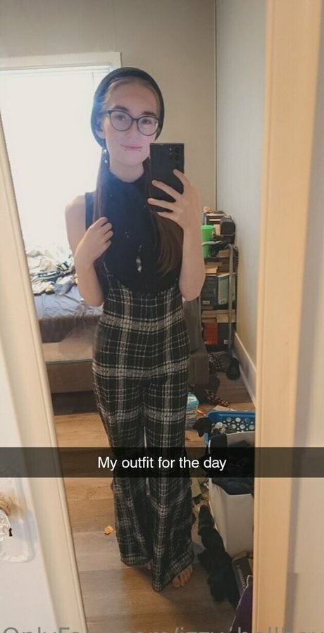 izzy hellbourne onlyfans nude leaks