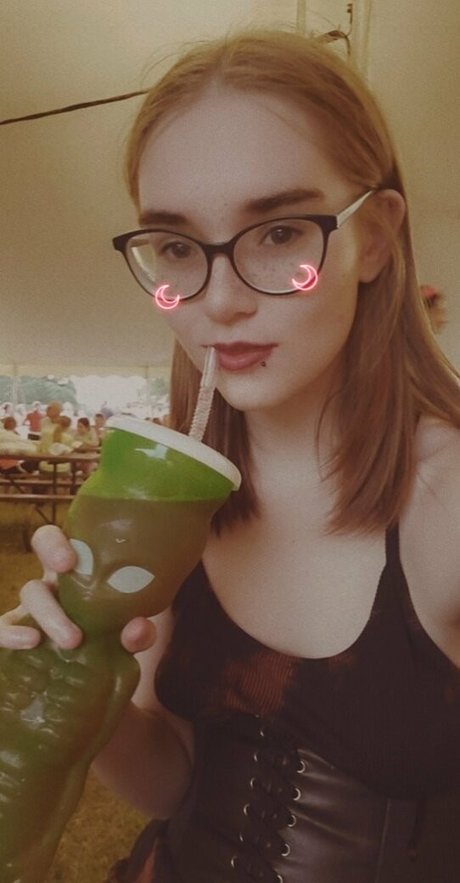 izzy hellbourne naked onlyfans pics