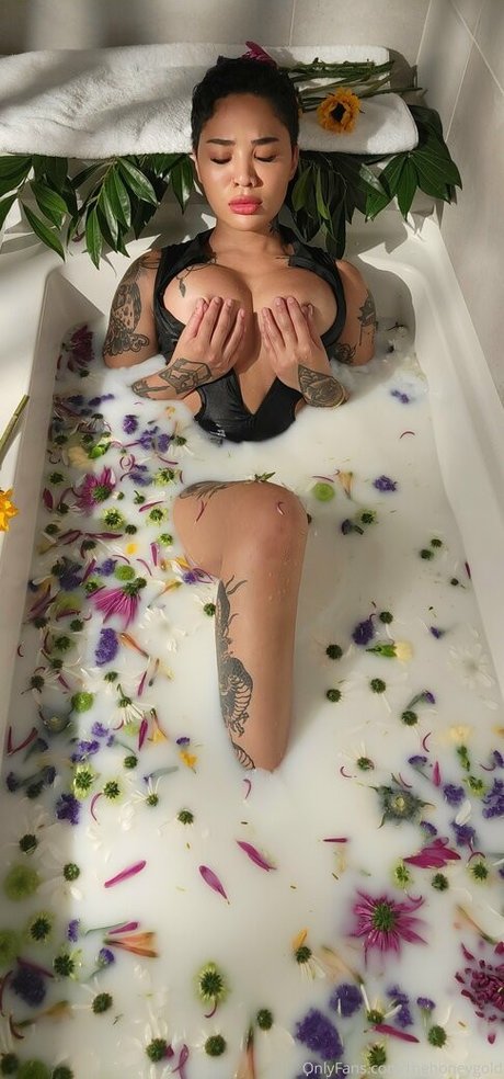 thehoneygold onlyfans porn free