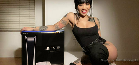 thehoneygold onlyfans picture