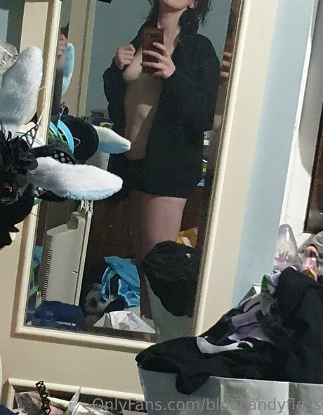 bluecandyfloss onlyfans strip tease