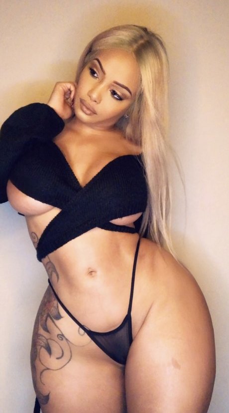 Ms Fernandes25 onlyfans leaked photos