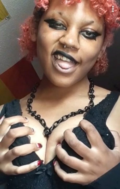 hollyleafz onlyfans ass