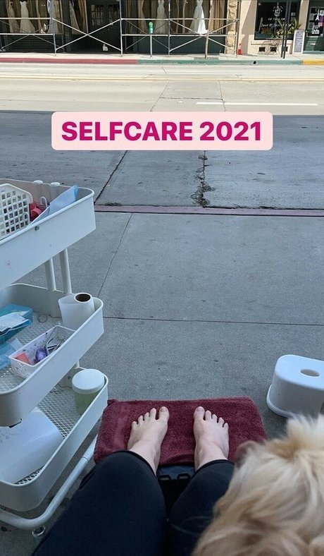 Allison Raskin onlyfans leaked photos