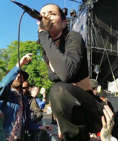 Jehnny Beth onlyfans lesk