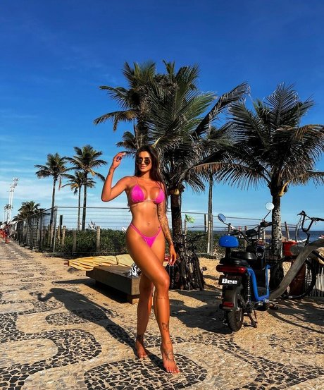 Larissa Dalpasquale onlyfans model images