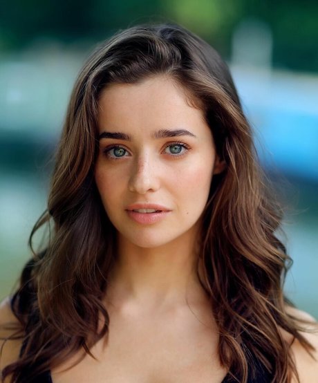 Holly Earl nudes only fans