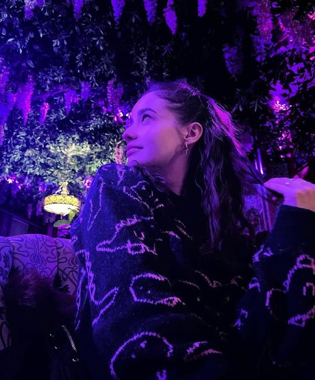 Holly Earl onlyfans pics nude