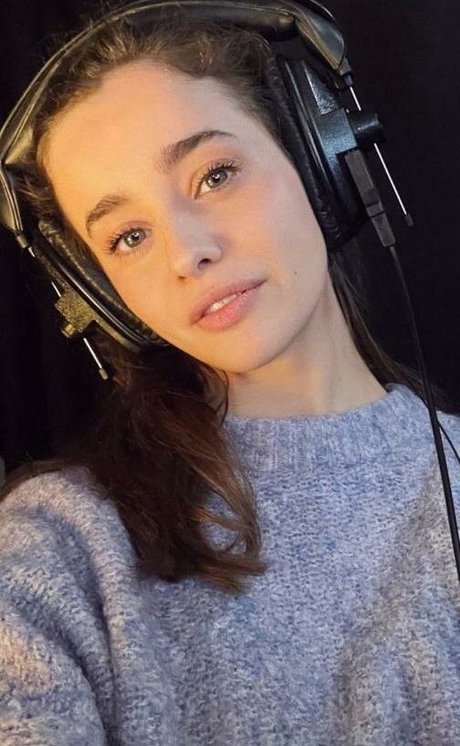Holly Earl Profile pic