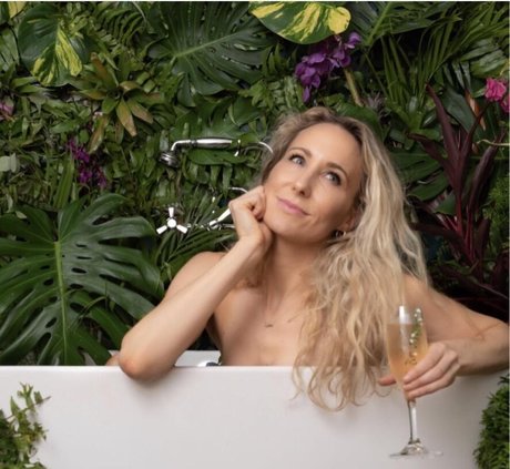 Nikki Glaser onlyfans xxx