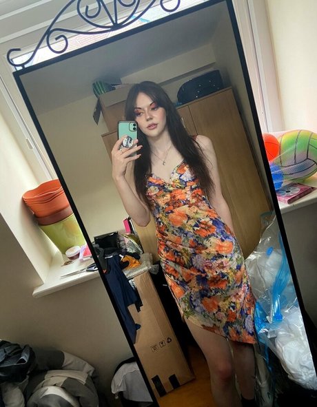 shatteredpolaroids naked onlyfans pics