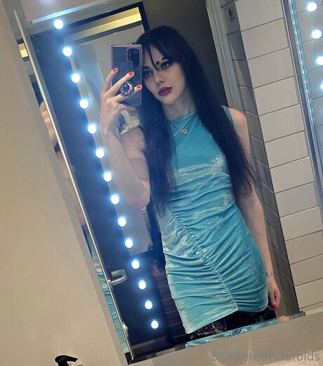 shatteredpolaroids is on onlyfans