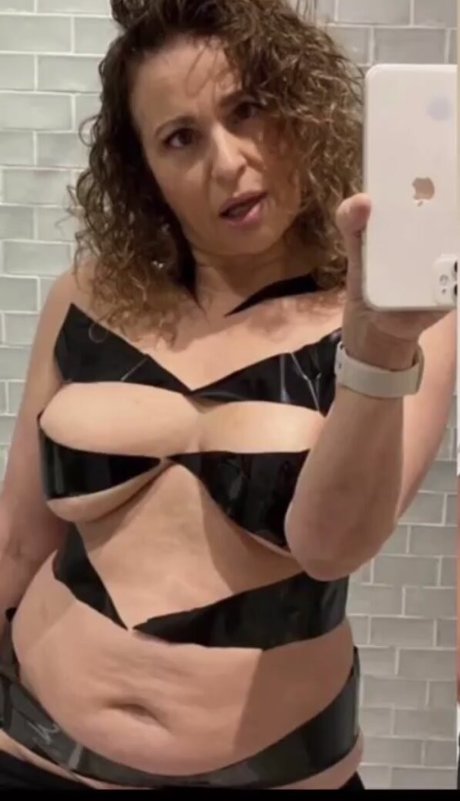Nadia Sawalha en onlyfans