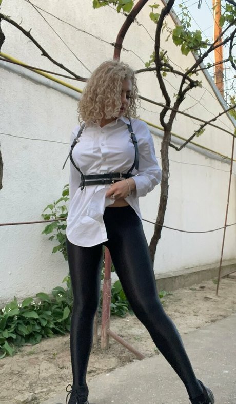 curly lexi nude only fans leaks