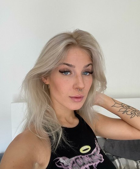 pinkarosalina onlyfans leaks