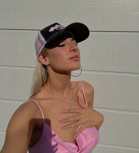 pinkarosalina onlyfans uncensored