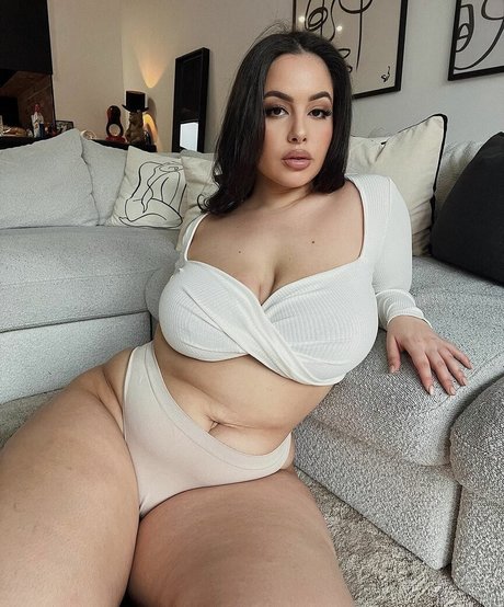 Zina Hadid onlyfans naked