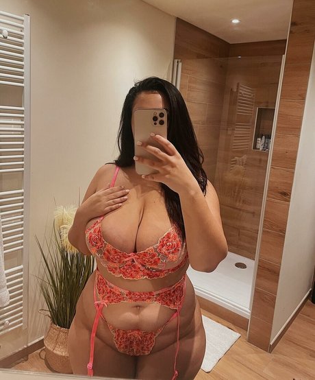 Zina Hadid leaked onlyfans naked