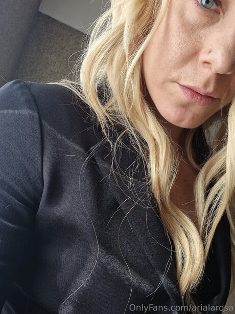 Arialarosa only fans photos