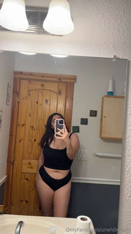 Urwh0reash onlyfans post