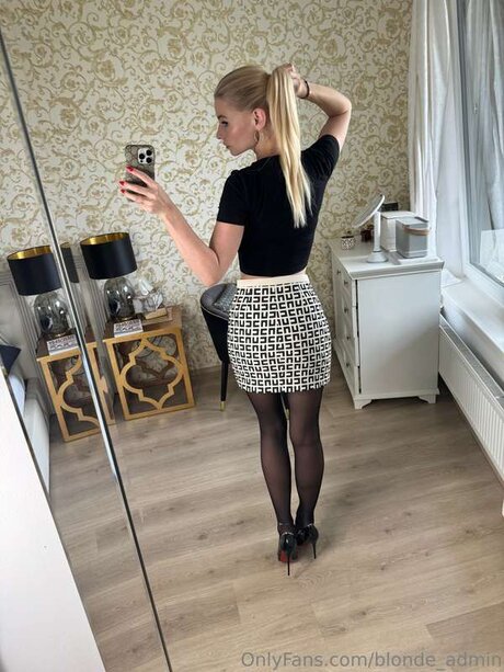 Blonde Admin onlyfans leaked