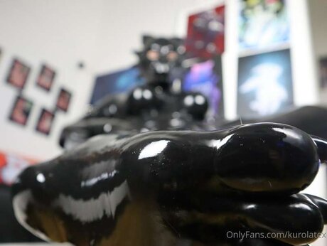 Kurolatex nude onlyfans pics