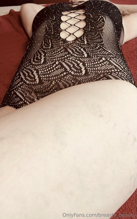 Breasty Beauty onlyfans leaked pictures