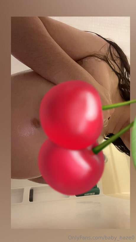 Baby Haze0 onlyfans model