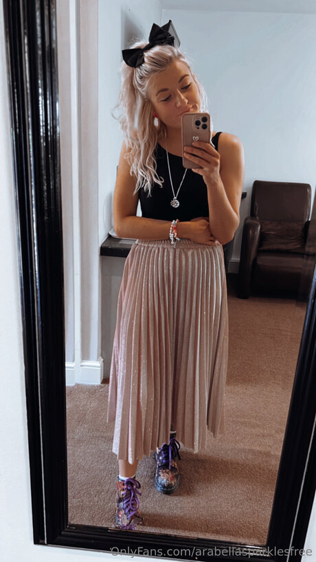 Arabellasparklesfree naked on onlyfans