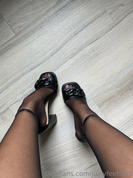 Juicyfeets 69 only fans pic