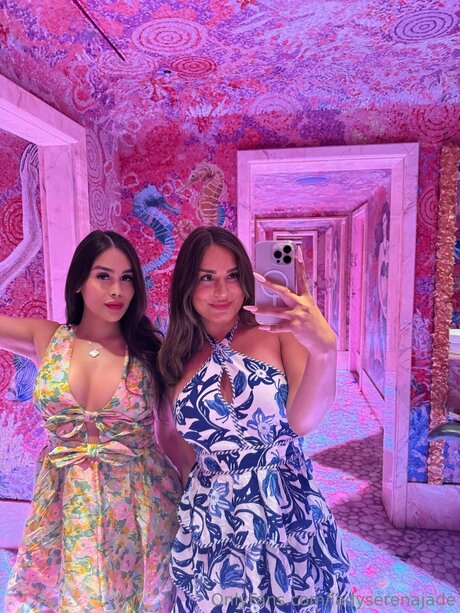 Ladyserenajade onlyfans model images