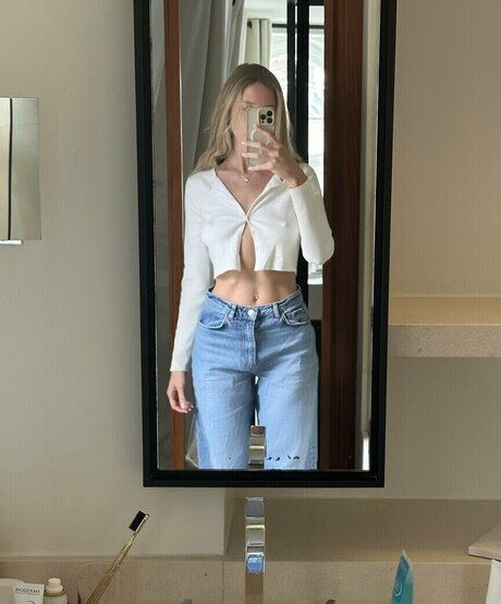 Olivia May NYC onlyfans explicit content