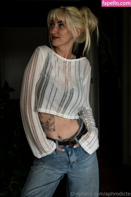 Aphrodicte topless onlyfans