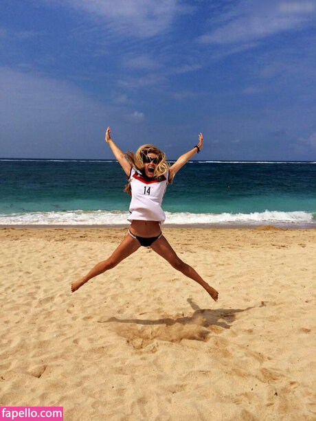 Andrea Kaiser onlyfans striptease