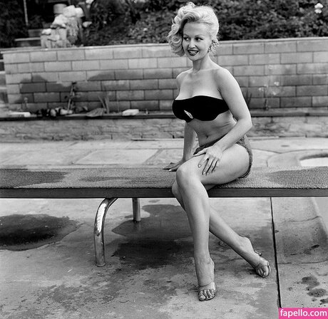 Vintage English Pinups en onlyfans