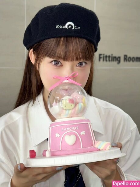 Hong Eunchae_ onlyfans ass