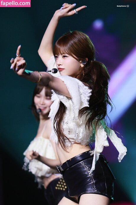 Hong Eunchae_ onlyfans leaked tits