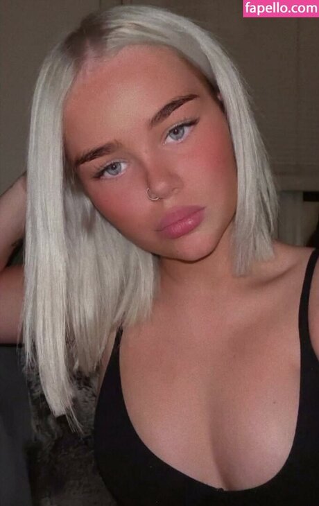 Lotus Petrie only fans nude