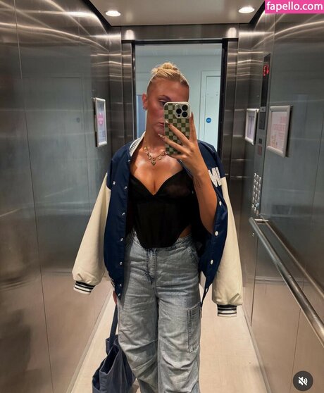 emwallbank topless onlyfans