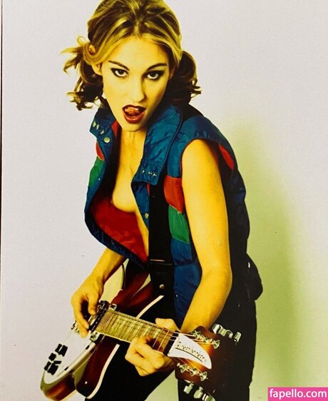 Amy Jo Johnson feet onlyfans